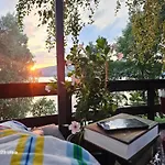Dom Nad Jeziorem Σαλέ