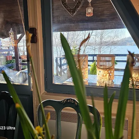 Dom Nad Jeziorem Chalet *
