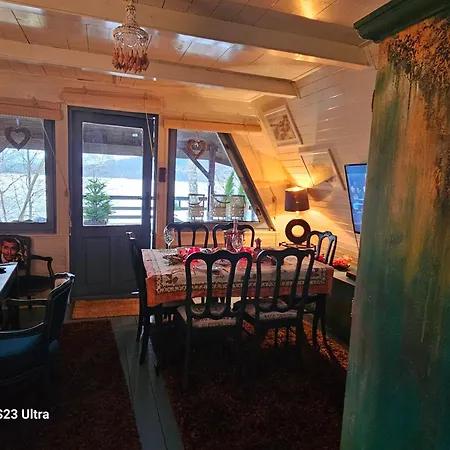 Dom Nad Jeziorem בקתה