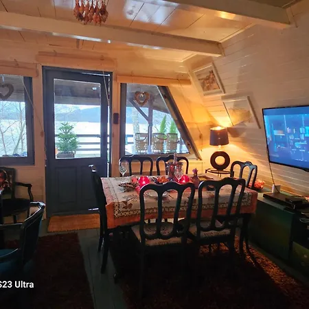 Dom Nad Jeziorem בקתה Żywiec